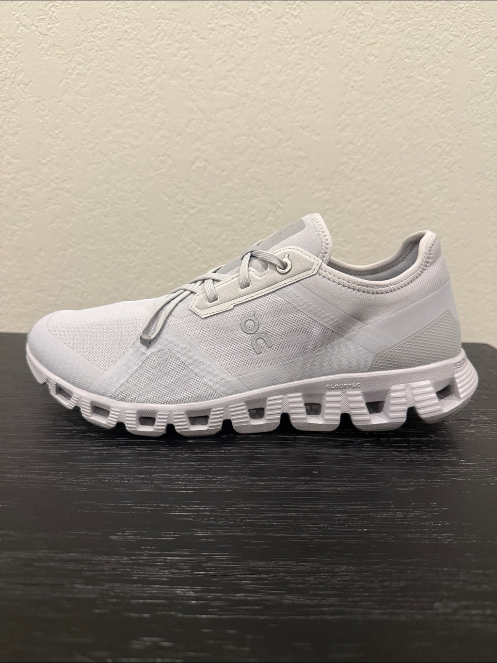 Men’s Size 8.5 On Running Helion Running Shoes Grey Silver Cloudtec Trainers